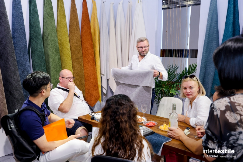 九游娱乐：三十华章再启新程——2024intertextile秋冬家纺展开幕