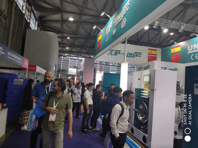九游娱乐：这！就是尤萨环保安全干洗机2019中国洗涤展人气爆棚！(图2)