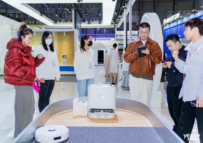 探索AI时代的清洁机器人 云鲸携多项前沿技术首秀AWE 2024(图2)