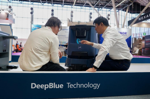 深兰科技携三款AI机器人产品参加2024荷兰阿姆斯特丹国际清洁展(图3)