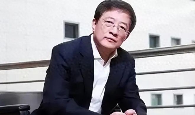 退休六年后依旧被查欠下2100亿巨款央企原董事长被带走！