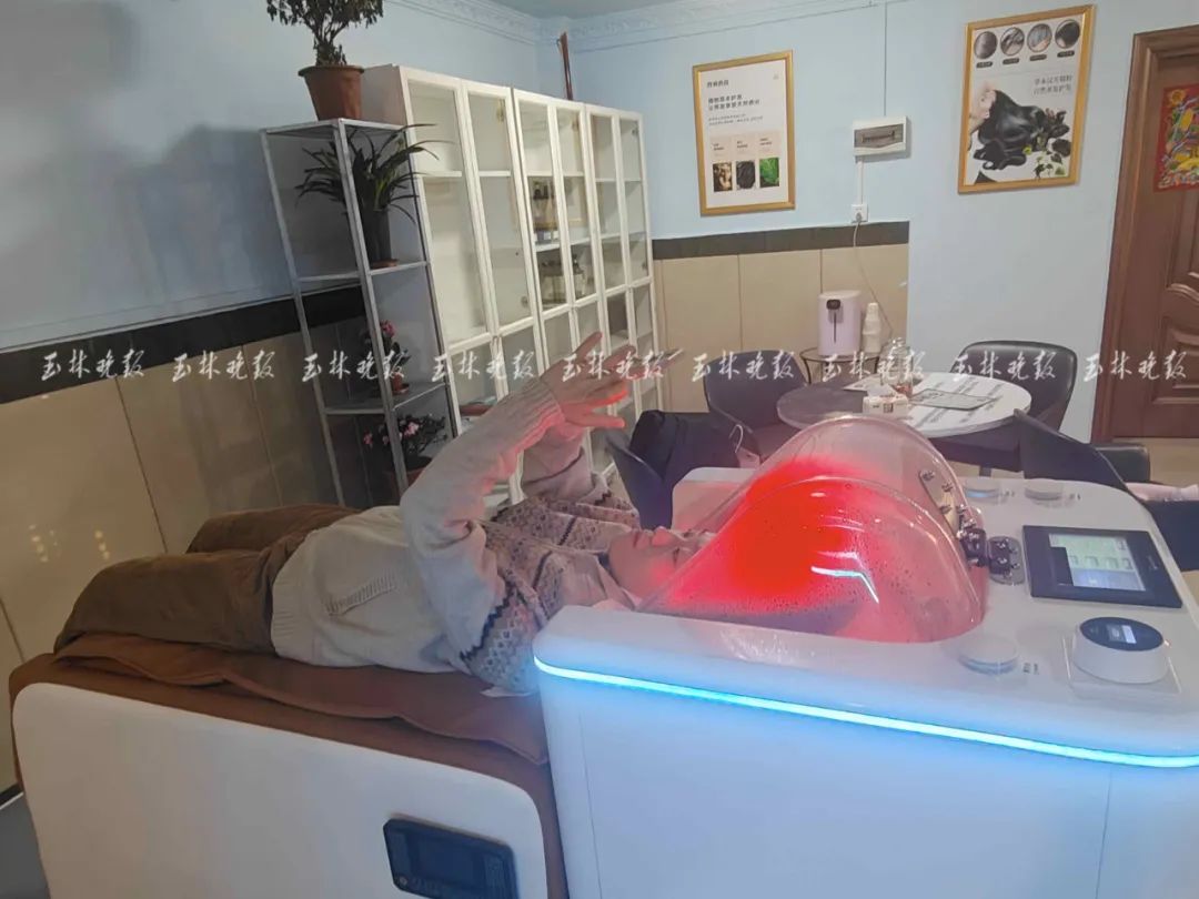 一边洗头一边按摩！玉林街头现AI智能洗头店(图3)
