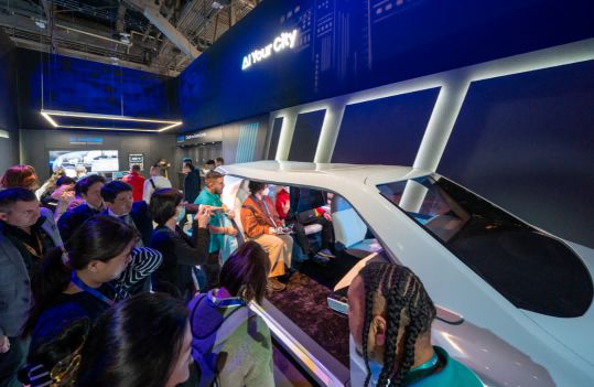 CES 2025见证海信AI创新力量打破边界融入日常重构未来(图7)