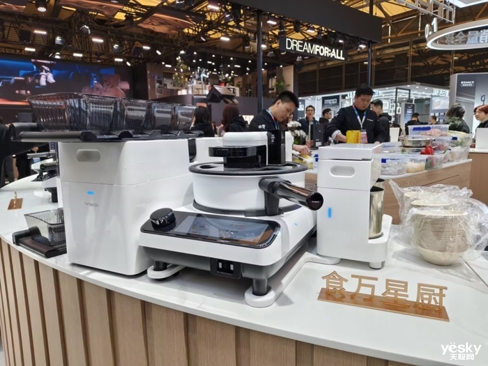 AWE2025：TINECO添可展示洗地机、智能厨电新品 融合AI智能与家居美学(图5)
