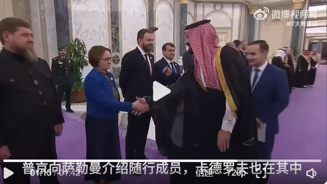 德国外长贝尔博克又去刷存在感！都快要下台了竟然没有被握手(图3)