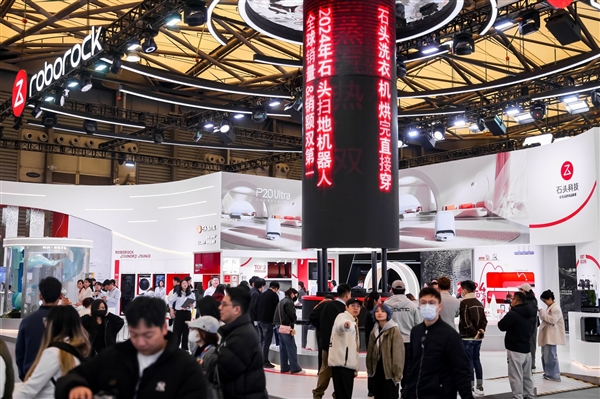 洗烘套装首次亮相AWE2025 石头科技重塑清洁生态未来蓝图(图2)