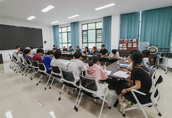 聚焦学生需求共商服务新篇——后勤服务有限公司召开自助洗涤学生意见座谈会