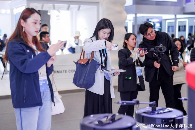 石头科技AWE2025秀肌肉 多款新品引领全球清洁行业新潮流(图3)