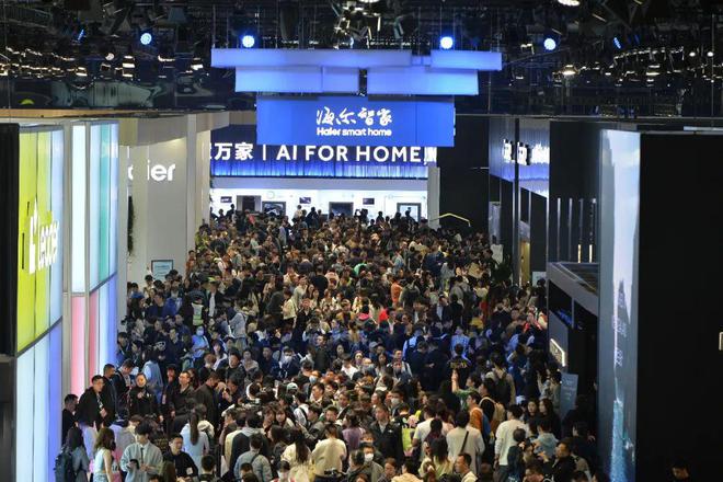 产业｜AI时代的制造较量——从“软硬兼施”到“软硬通吃”(图1)
