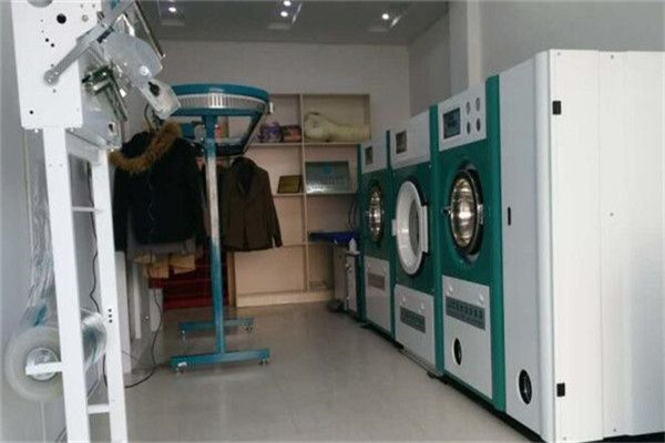 洁希亚干洗店丰富服务项目成就退休创业双营收佳话