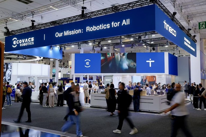 IFA 2025：科沃斯首款无限续航滚筒洗地机器人地宝X11全球亮相携全新品类引领智能生活新纪元