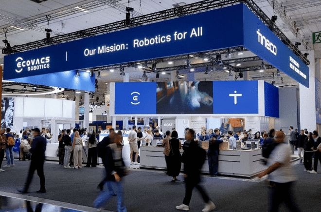 IFA2025：科沃斯首款无限续航滚筒洗地机器人 地宝 X11全球亮相