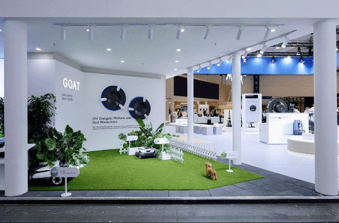 IFA2025：科沃斯首款无限续航滚筒洗地机器人 地宝 X11全球亮相(图4)