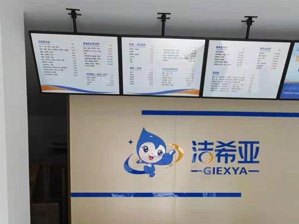 洁希亚干洗加盟店靠高端设备让夫妻洗护工作更轻松