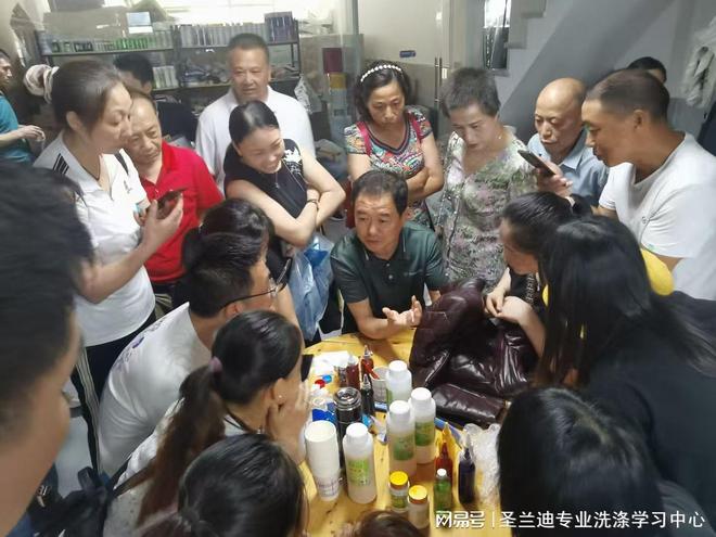 重庆圣兰迪商贸有限公司：干洗行业一站式服务先驱者