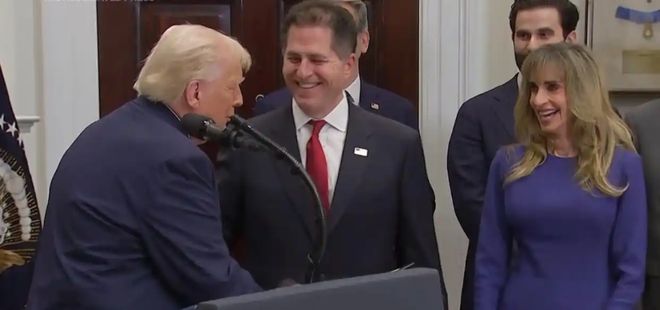 美国为新生儿推“特朗普账户”：投资美股18岁后可提取！戴尔创始人捐62亿美元为2500万儿童“注资”