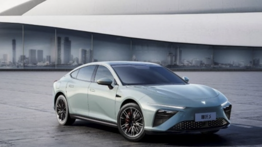 哪吒S定于6月上市：跑车同款剪刀门(图1)