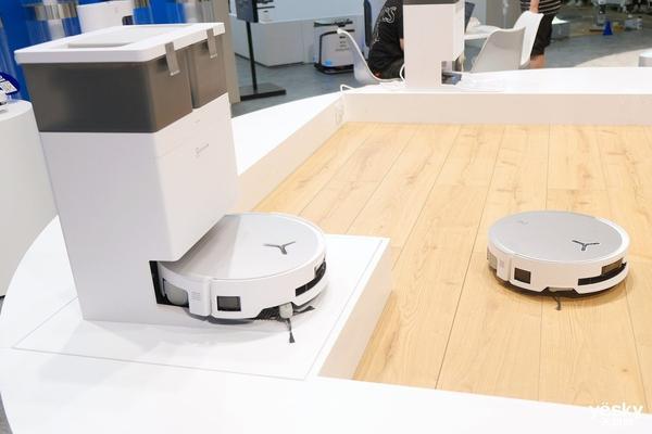 洗地机+扫地机 科沃斯IFA2024发布首个洗器人地宝X8 PRO PLUS(图1)
